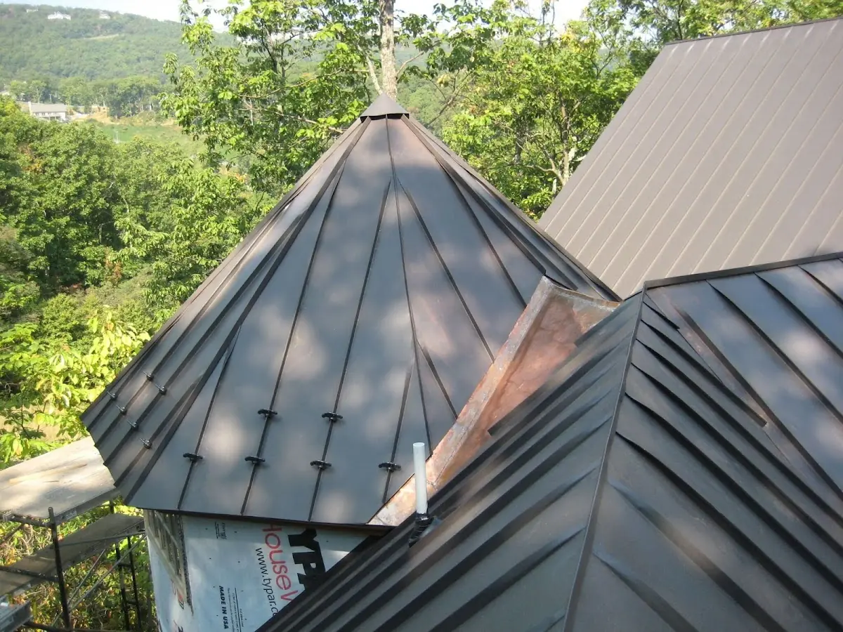 Professional Roof Tarp Installation by Craftsman Roofing in Ardenwald-Johnson Creek